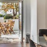 Lovely & Bright Renovated Apt. W/ Balcony In Lägenhet *