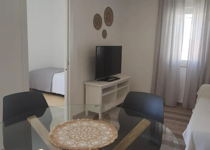 アパート Lovely & Bright Renovated Apt. W/ Balcony In