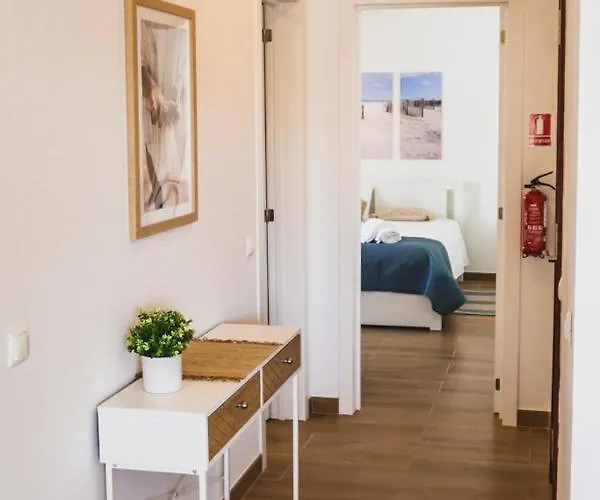 アパート Lovely & Bright Renovated Apt. W/ Balcony In *