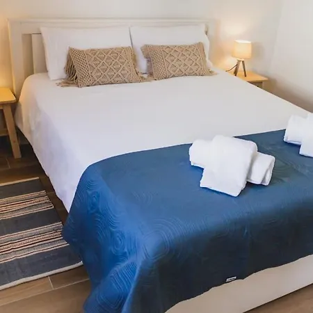 Lovely & Bright Renovated Apt. W/ Balcony In Lagos