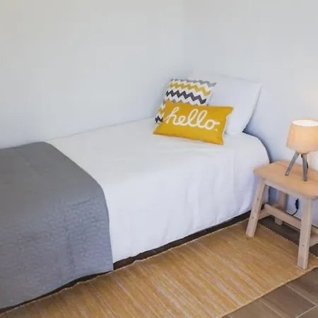 Lovely & Bright Renovated Apt. W/ Balcony In * Лагуш
