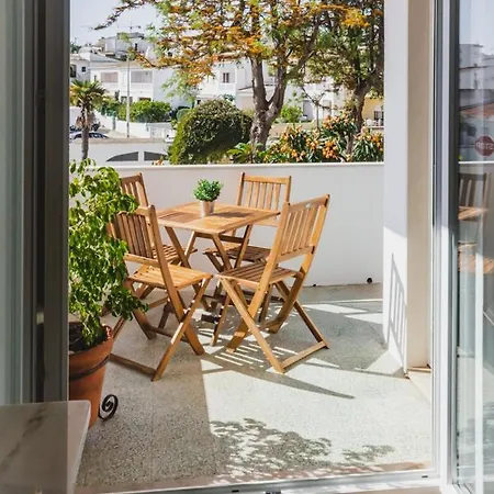 Lovely & Bright Renovated Apt. W/ Balcony In