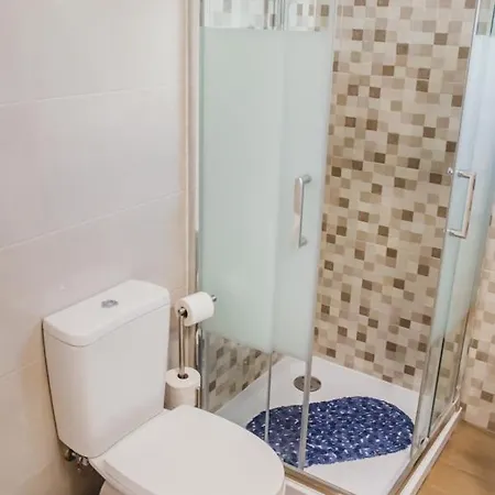 Apartment Lovely & Bright Renovated Apt. W/ Balcony In Lagos