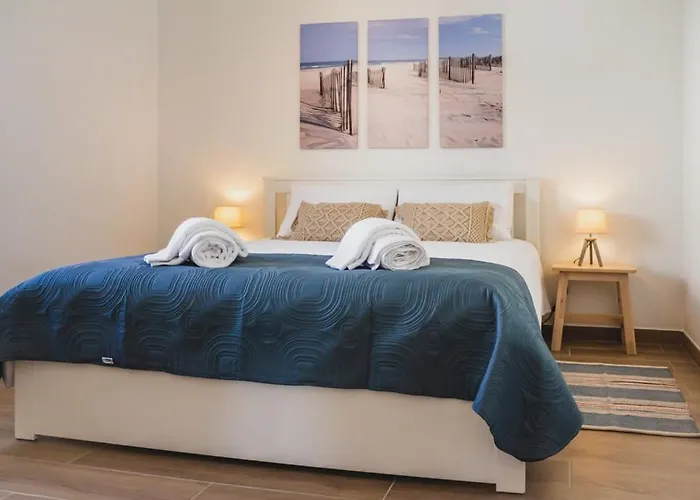 Lovely & Bright Renovated Apt. W/ Balcony In 라고스