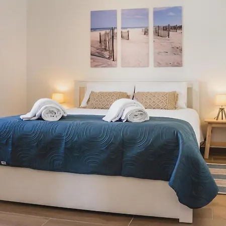Lovely & Bright Renovated Apt. W/ Balcony In Λάγος