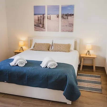 Apartmán Lovely & Bright Renovated Apt. W/ Balcony In *
